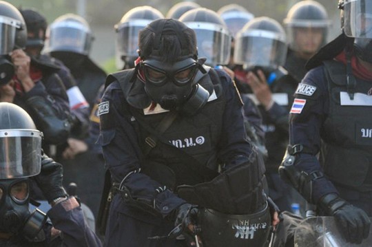 Cảnh sát bắn hơi cay và đạn cao su để giải tán người biểu tình ngày 26-12.
